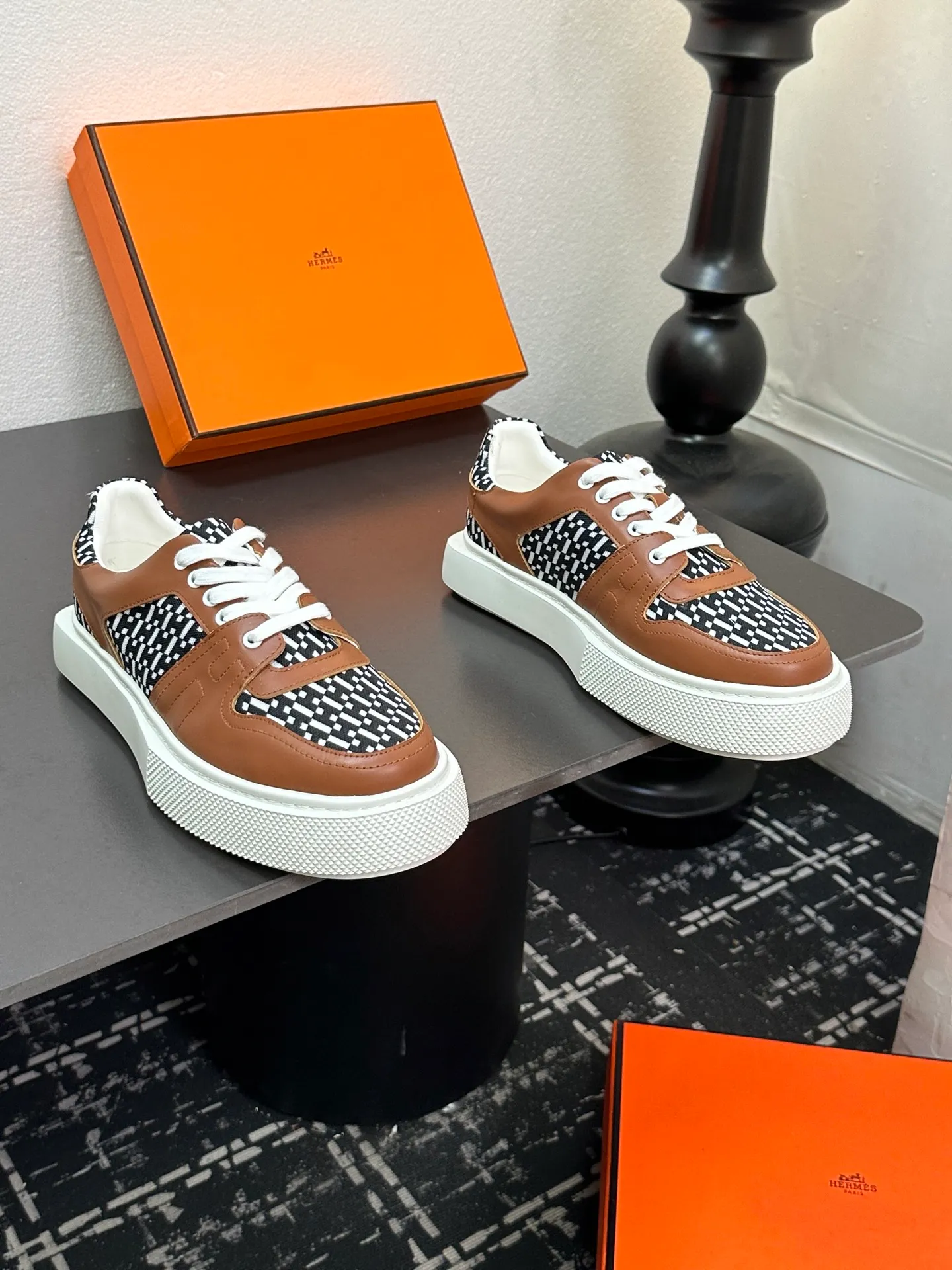 p700💰Men's shoes ❤️❤️Hermes top version# Hermès deep series couple's small white shoes casual skateboard shoes Stylish graphic design to create retro style Upper: cowhide material Lining: sheepskin lining Outsole: TPU outsole Size: 38-45